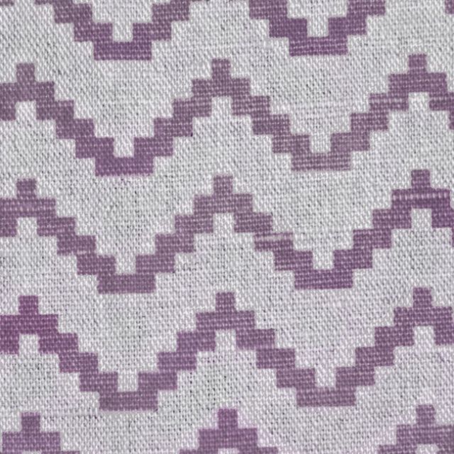 Azig Powder Plum - Curtain fabric with Pale Purple zig-zag pattern